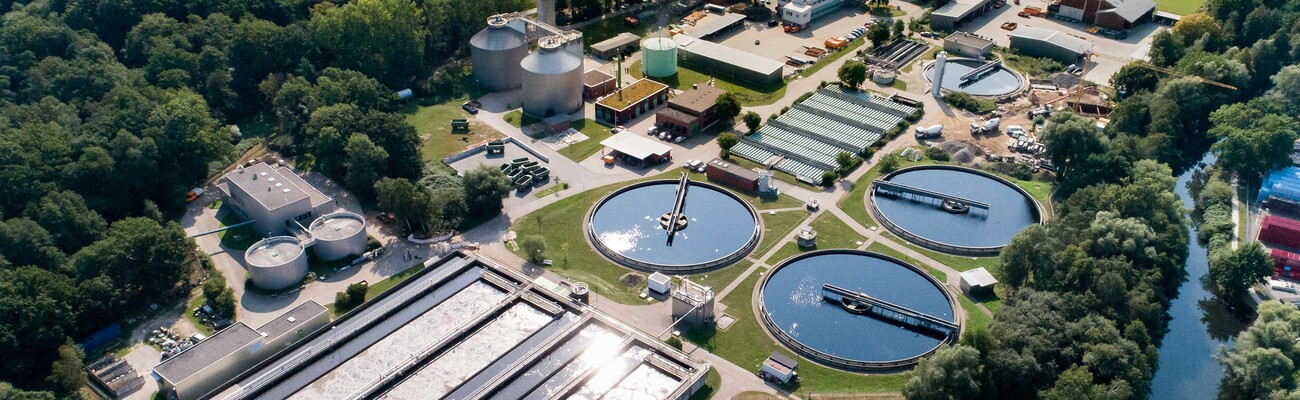 Δεξαμενές καθίζησης της μονάδας επεξεργασίας λυμάτων Λύνεμπουργκ.