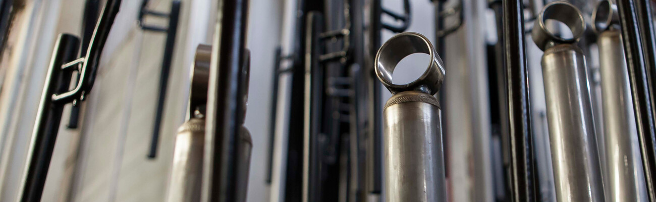 Εικόνα των μεταλλικών ράβδων του αποσβεστήρα κραδασμών της ZF Friedrichshafen